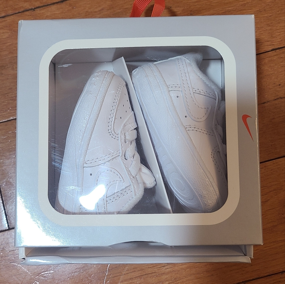 NIKE Air Force 1